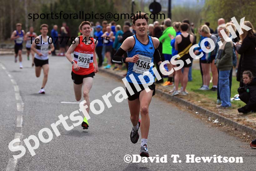 Senior mens relay, 2025 Elswick Harriers Good Friday Road Relays, Newburn, Newcastle upon Tyne. Photo: David T. Hewitson/Sports for All Pics